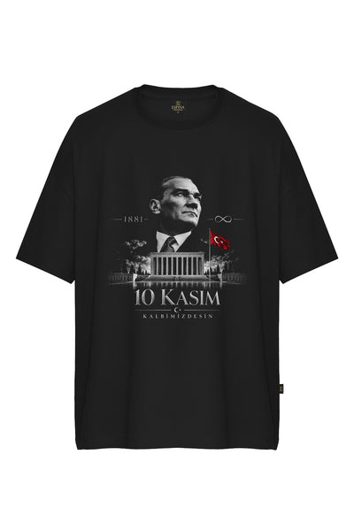10 Kasım Atatürk Baskılı Siyah Oversize Tişört – Kalbimizdesin, %100 Pamuk